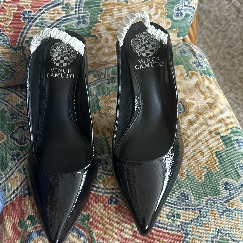 VINCE CAMUTO Restia Black White Slingback Heels 6.5M Soft  Patent Croc w/o box.